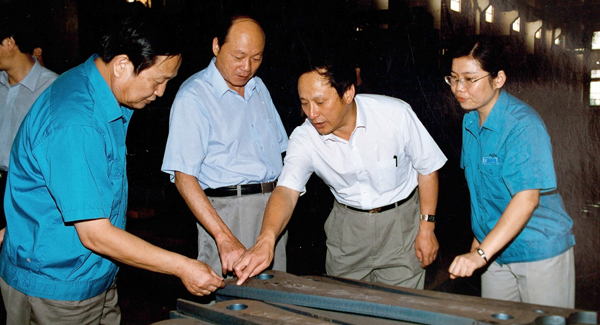 新一届领导班子上任，掀开三亿体育变革发展新篇章