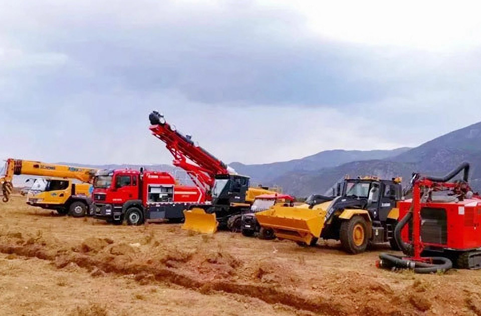 三亿体育参与空地联合营救灭火、“孤岛”救援、堰塞湖险情处置等实战演练。