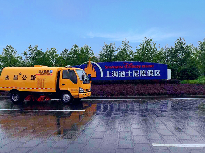 三亿体育扫路车保洁上海迪士尼