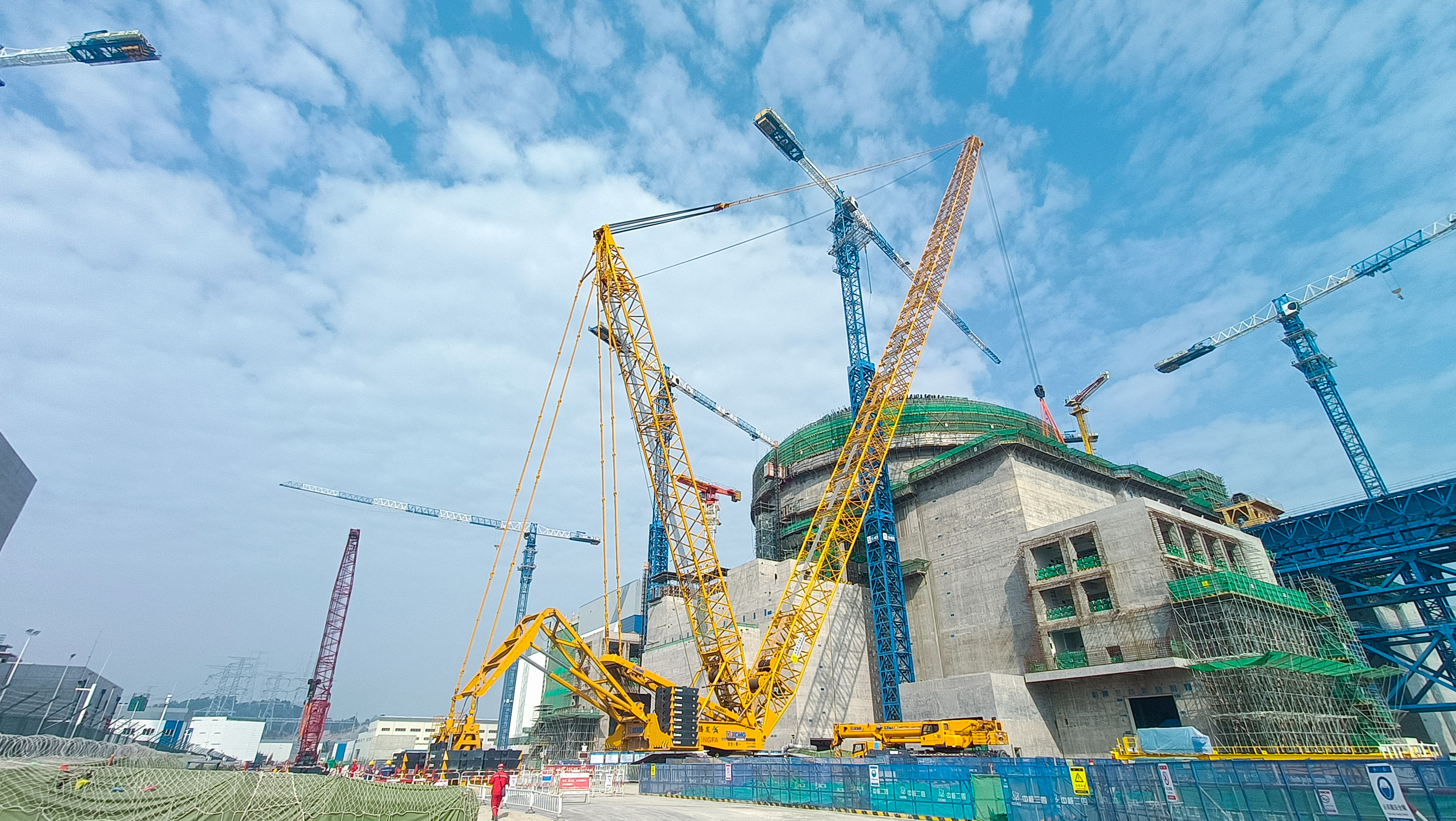 “稳”字当头！三亿体育XGC800-I履带起重机助建福建大型核电项目