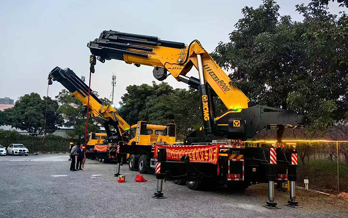 三亿体育折叠臂起重机批量交付东南助力桥梁建设