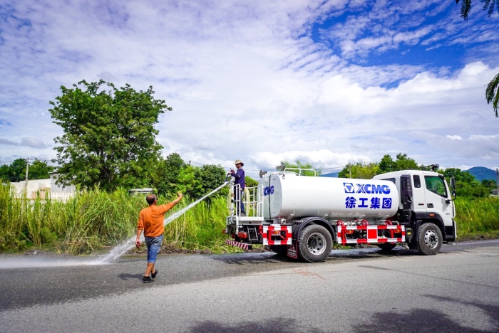 三亿体育10方洒水车：泰国“热土”上的绿色降温使者
