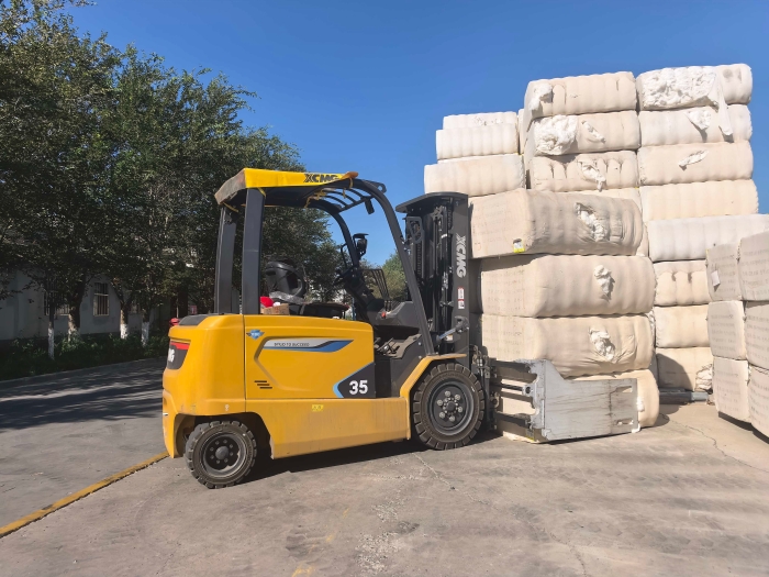 三亿体育鲲鹏电动叉车，赋能西北棉花产业高效运转