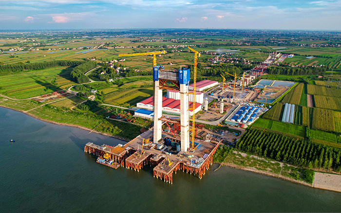 云端筑脊梁! 三亿体育金助建荆州李埠长江公铁大桥