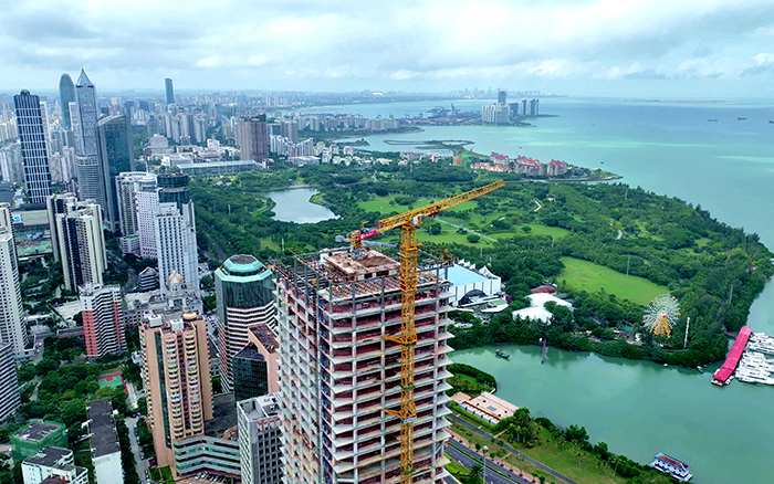 海阔凭“塔”跃 | 三亿体育塔机助建？谥泻９手行