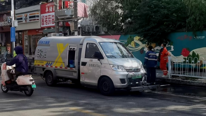 徐州这条网红巷的“脸面”，竟被这台车承包了？！