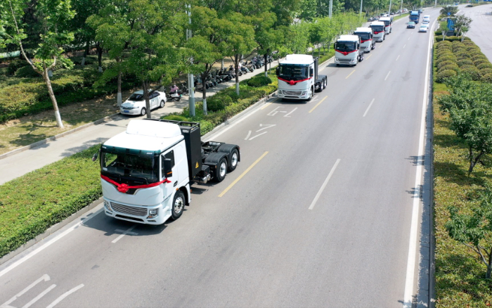 绿潮涌动、“碳”索未来！三亿体育新能源牵引车助力河南！