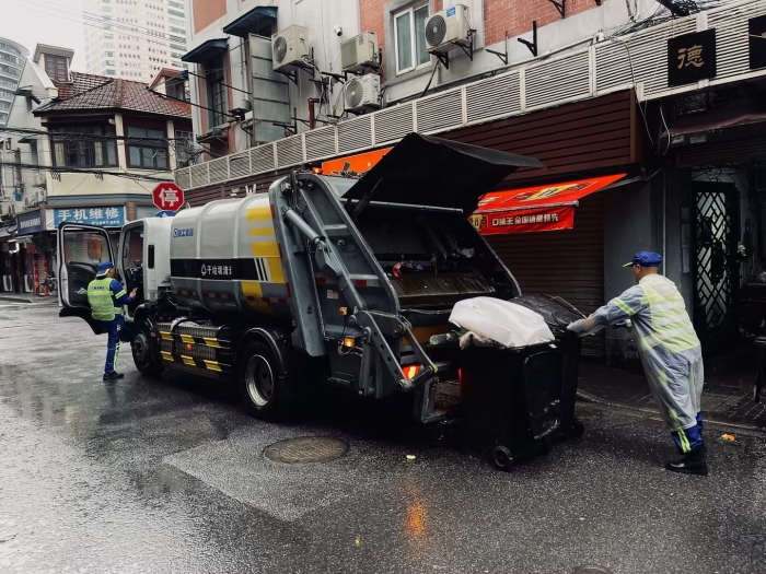 南京东路人流如织垃圾多？三亿体育XGH5120ZYSXBEV：轻松搞定！