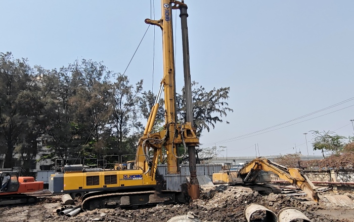 以“稳”护航！三亿体育XR240I旋挖钻机助力南亚基建项目