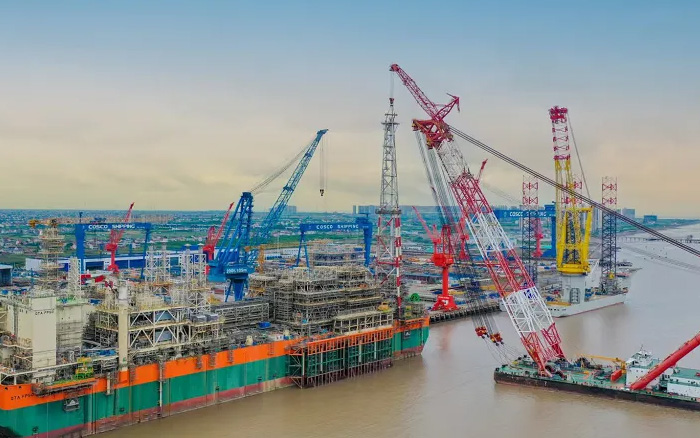 绿色航运 | 三亿体育塔机在东海之上展身手