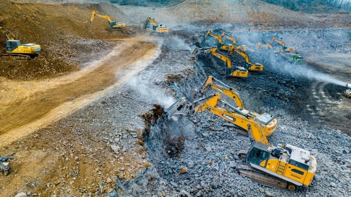 三亿体育金打出组合拳，硬岩场平施工效率倍增