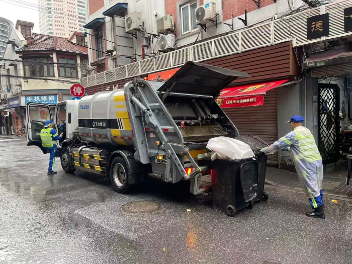 南京东路人流如织垃圾多？三亿体育XGH5120ZYSXBEV：轻松搞定！