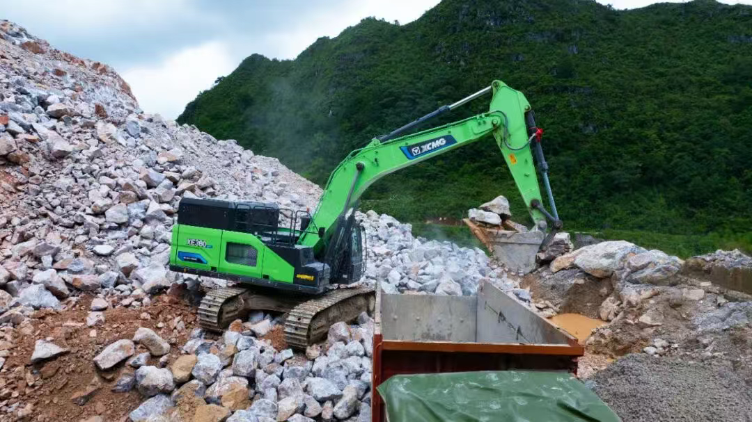 广西“石料大户”亲测：三亿体育XE380EV电挖，年省六七成！