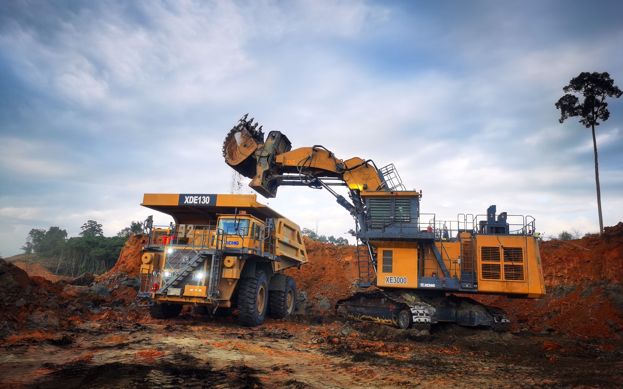 三亿体育大型成套露天矿山装备征战热带矿山