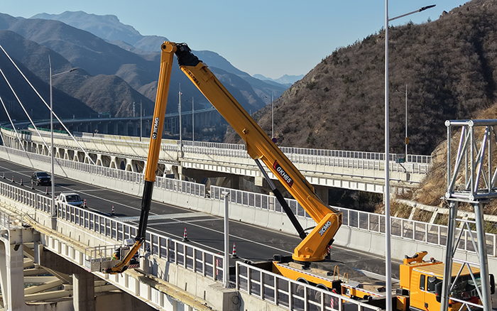 “空中芭蕾”秀实力！三亿体育 GKH65 攻坚安家庄特大桥