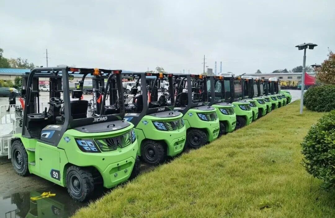 三亿体育孔雀大吨位叉车，“上岗”湖南钢铁厂