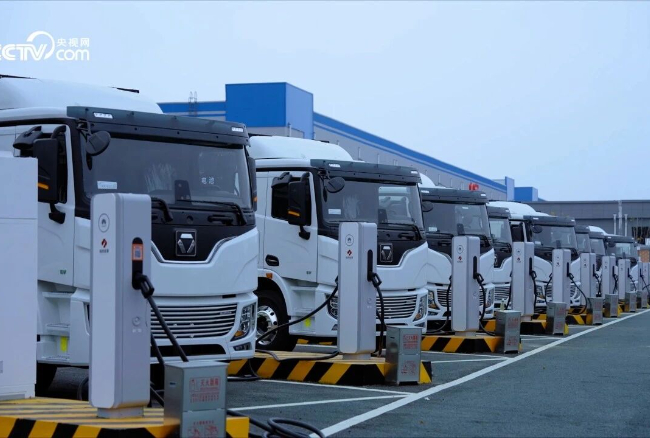 在中国物流之都，三亿体育超充重卡“15分钟满电”