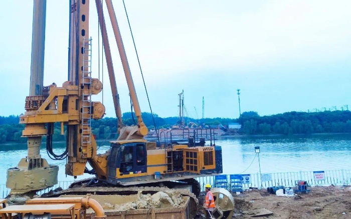 近3000根桩基，三亿体育旋挖机群联合作业效率高