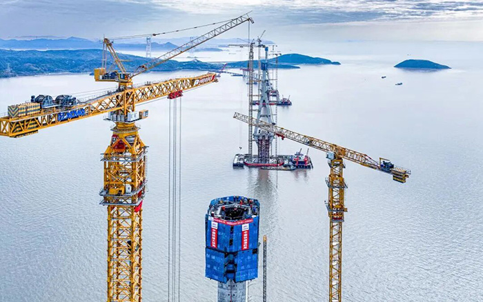 世界级跨海工程，双主塔封顶